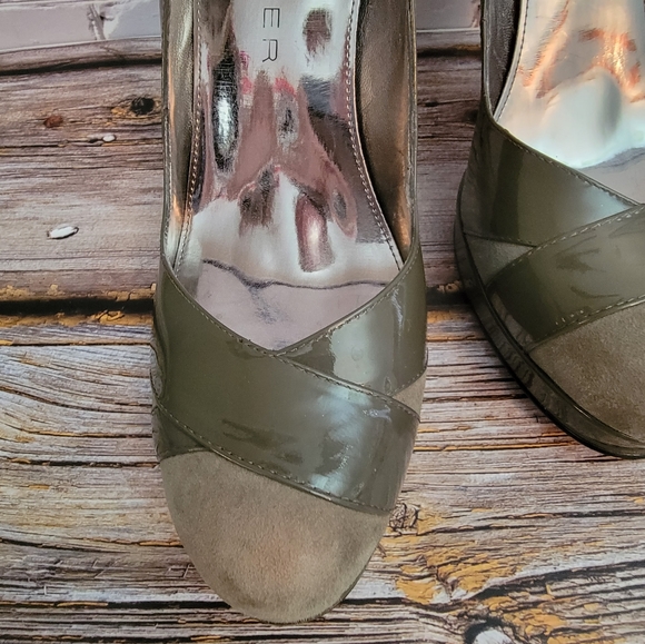 Marc Fisher Patent and Suede Platform Pumps - Size 8.5 - Picture 3 of 11
